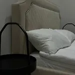 Spacious 3 Bedroom 3 Bathroom Apartment Near Tower Bridge