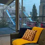 Spacious 3 Bedroom 3 Bathroom Apartment Near Tower Bridge