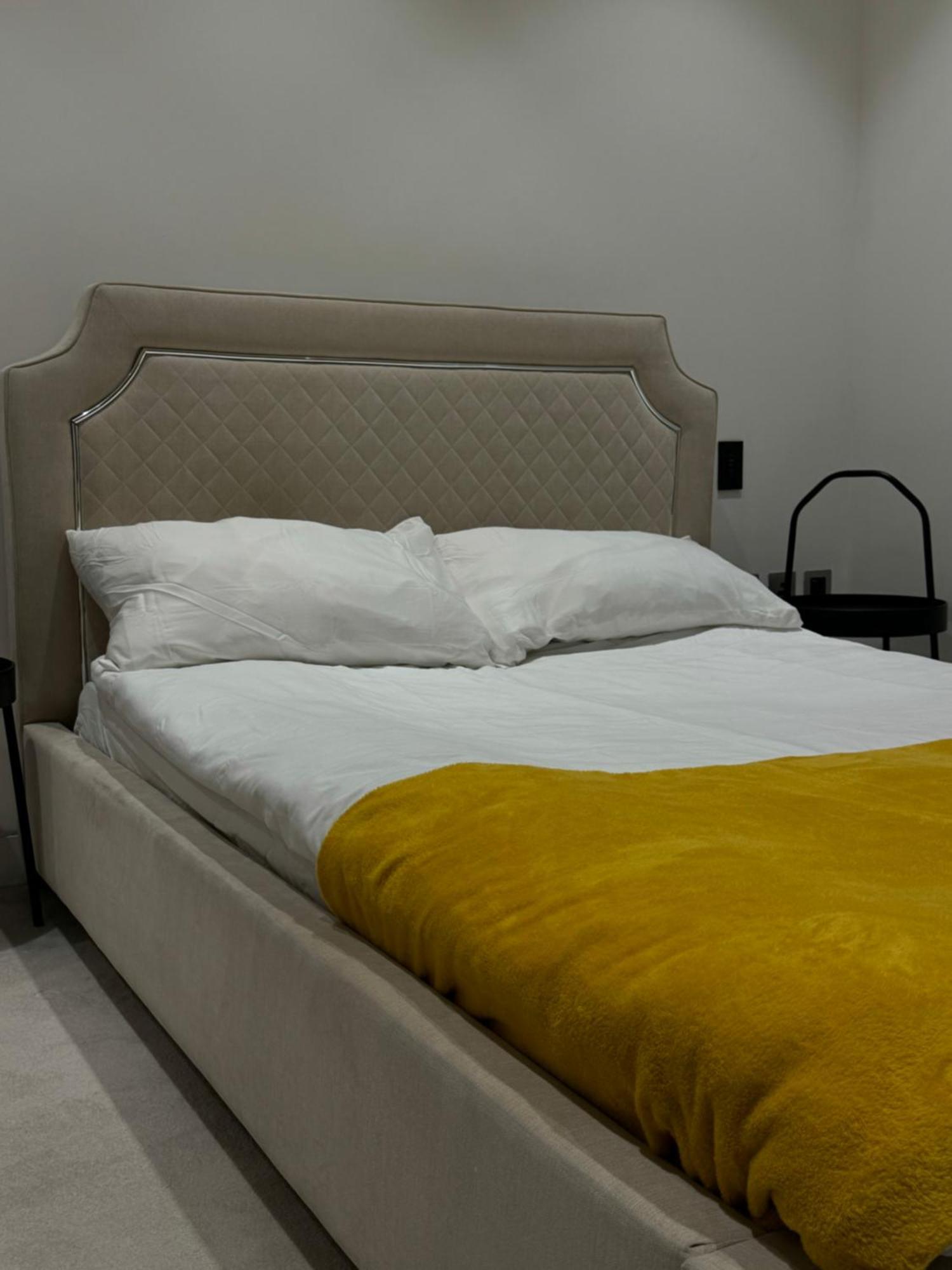 Spacious 3 Bedroom 3 Bathroom Near Tower Bridge Apartment