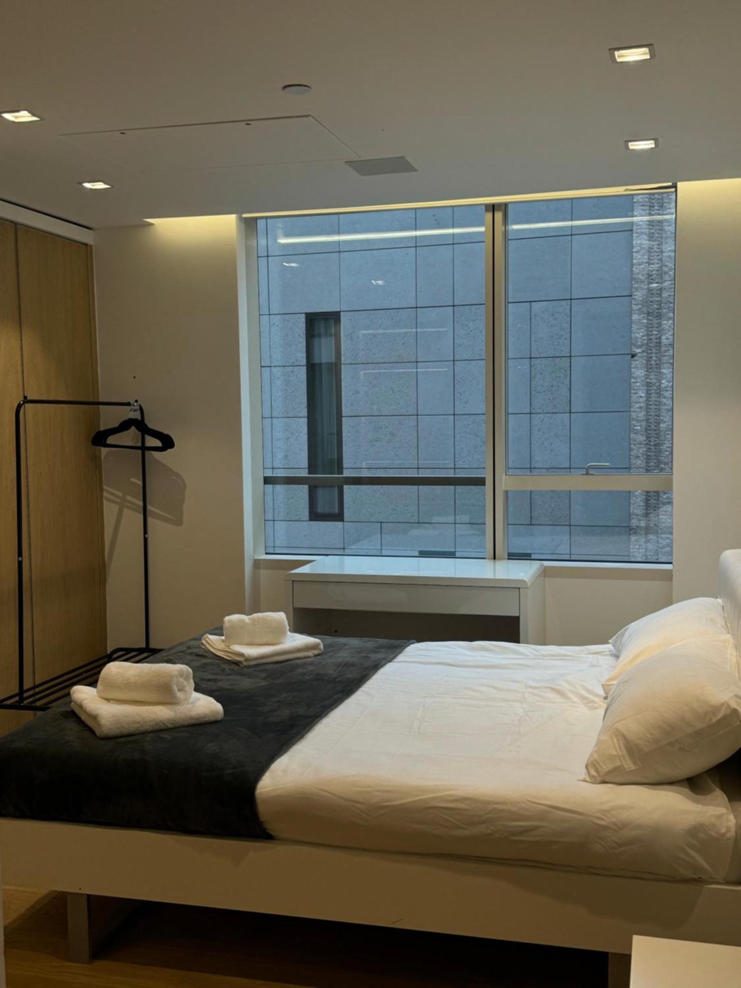 Spacious 3 Bedroom 3 Bathroom Near Tower Bridge Apartment